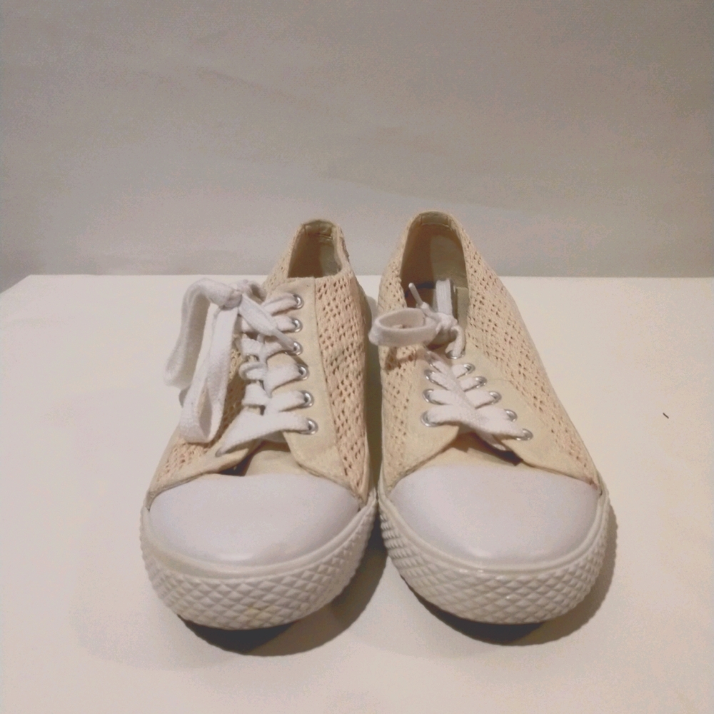 AIRWALK Women's 8 Beige Canvas Lace White Rubber T